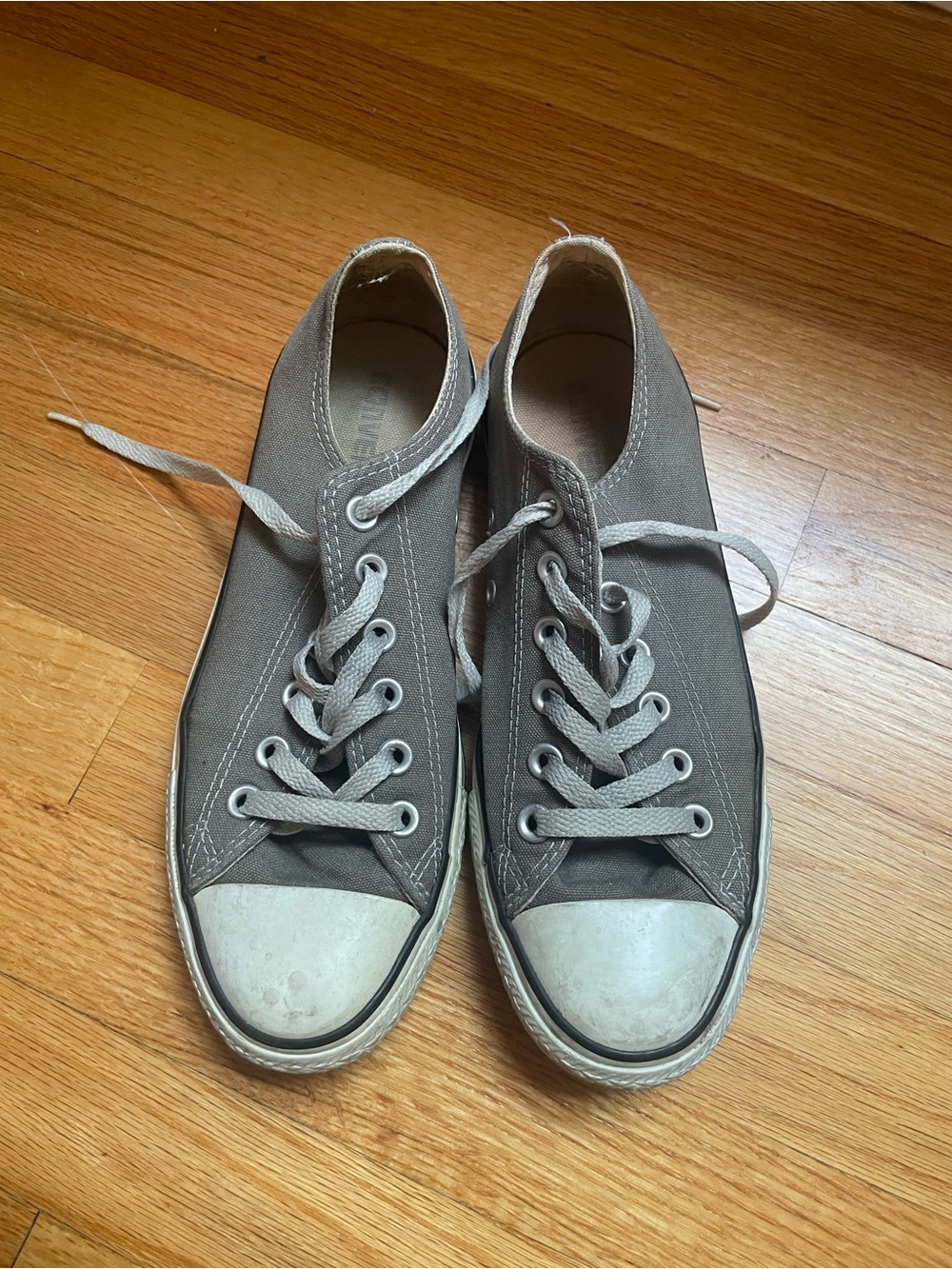 Gray low top Converse - Men or Women